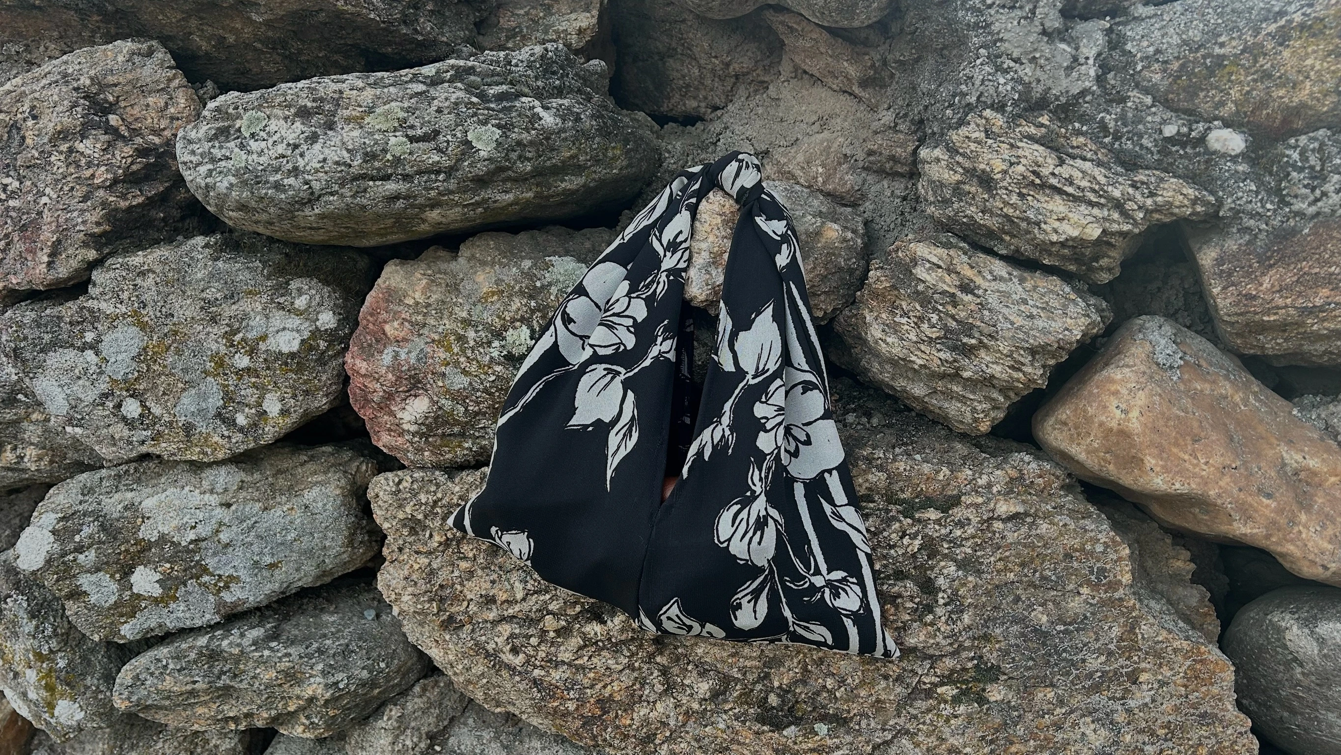 [Imagen Estilo Bolso Flores]